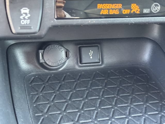 Used 2020 Toyota RAV4 XLE Premium FWD image 20