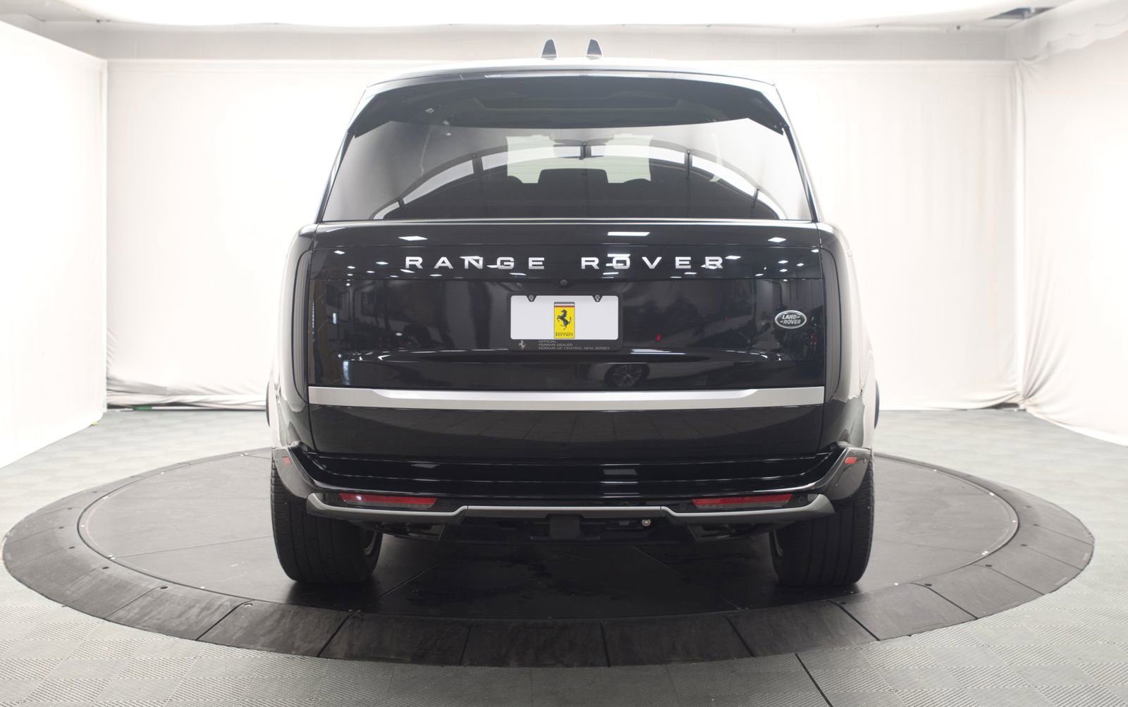 Used 2023 Land Rover Range Rover Autobiography image 4