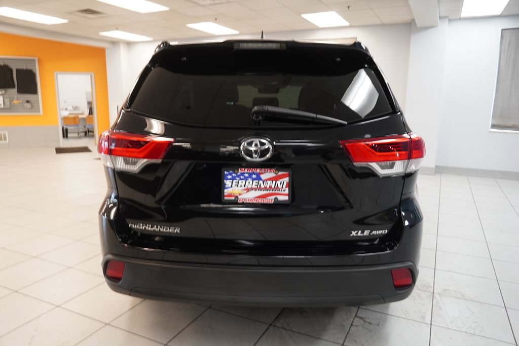 Used 2019 Toyota Highlander XLE AWD/4WD image 9