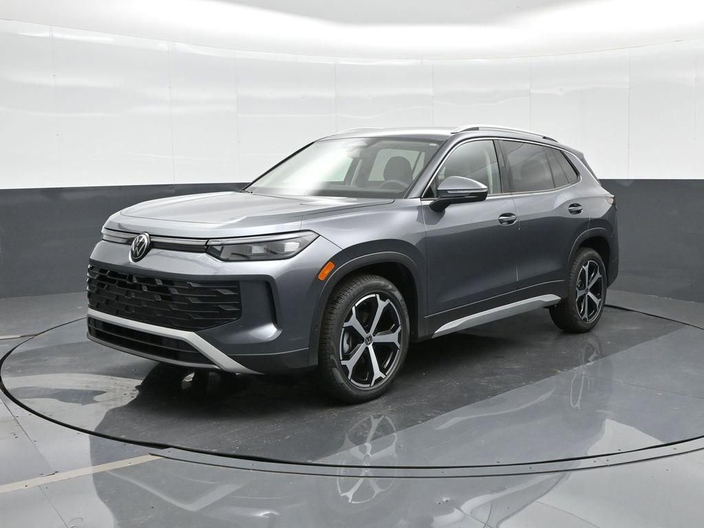 New 2025 Volkswagen Tiguan SE image 3