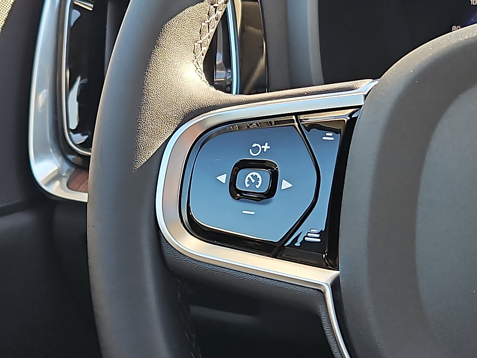 Certified 2025 Volvo S60 B5 Plus image 21