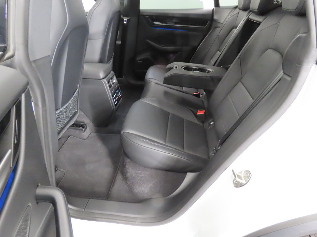 Certified 2025 Porsche Macan Electric w/ Premium Package RWD image 42