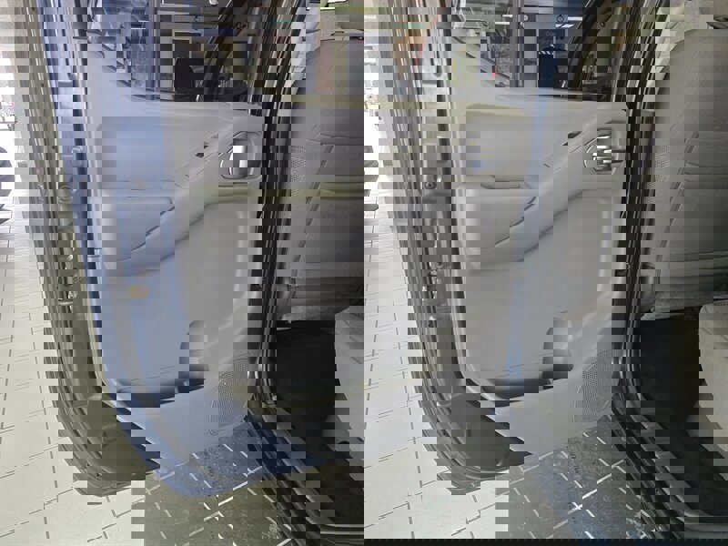 Used 2018 Nissan Frontier SV image 10