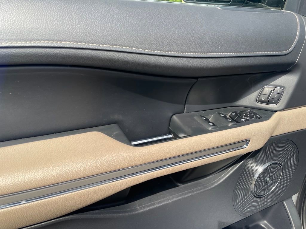 Used 2024 Ford Expedition Limited image 15