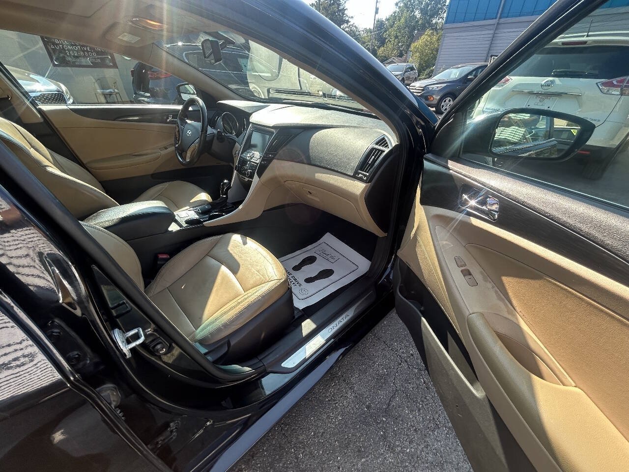 Used 2012 Hyundai Sonata Limited w/ Navigation Pkg FWD image 9