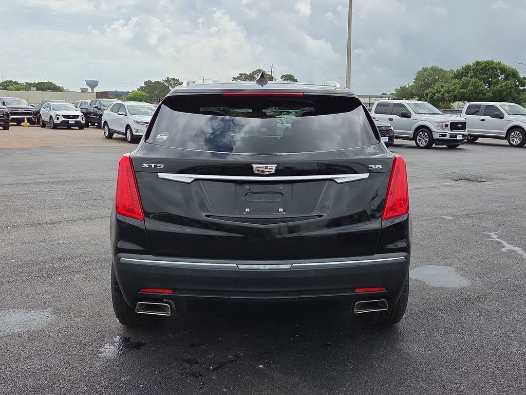 Used 2017 Cadillac XT5 Luxury w/ Driver Awareness Package image 16