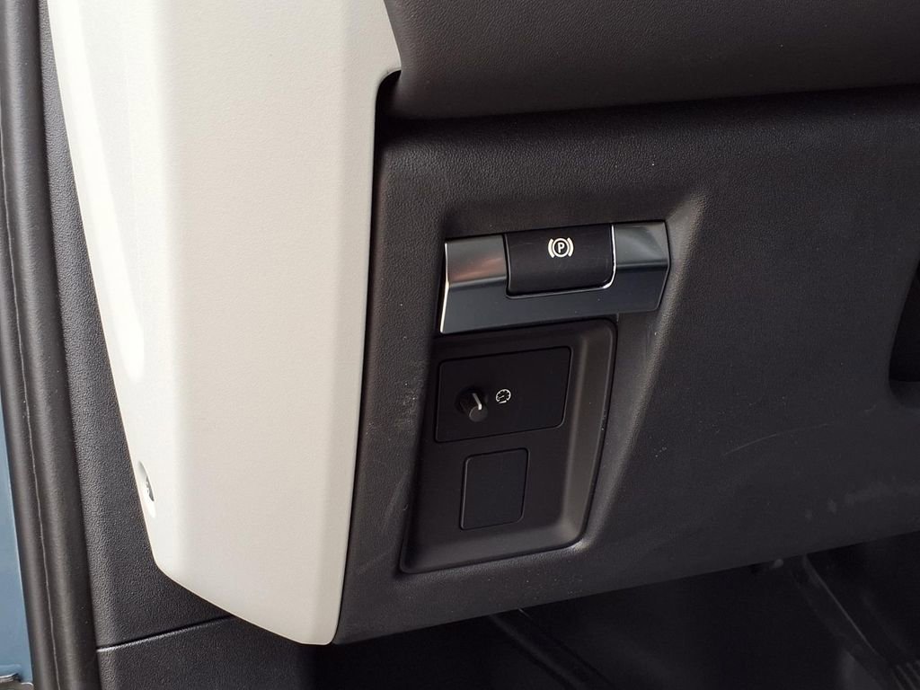 Used 2023 Land Rover Defender 110 SE image 13