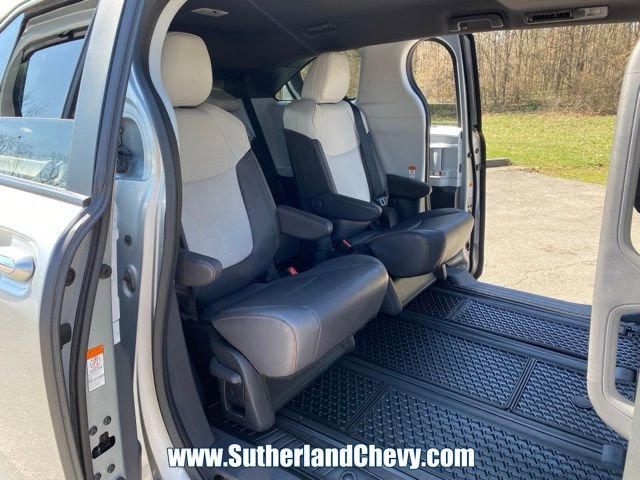 Used 2024 Toyota Sienna XSE image 34