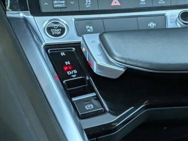 Used 2022 Audi e-tron Premium w/ Convenience Plus Package AWD/4WD image 12
