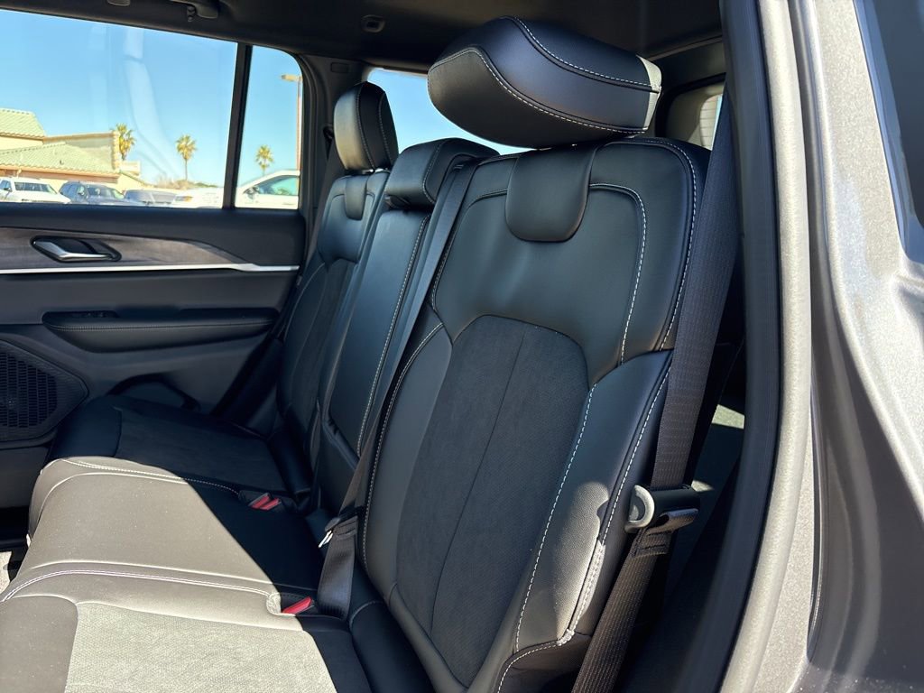 New 2026 Jeep Grand Cherokee Altitude AWD/4WD image 18