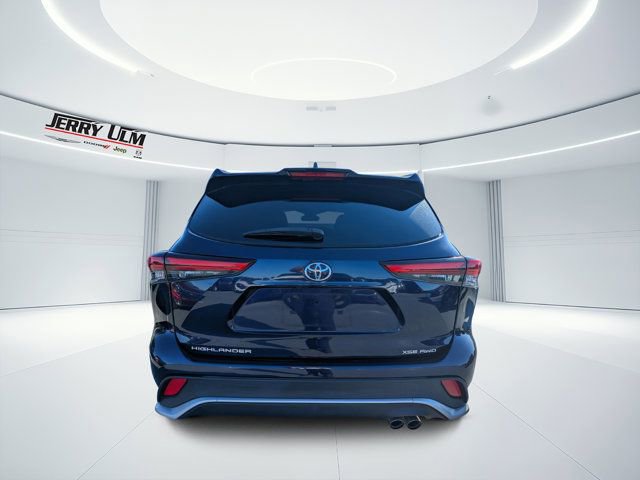 Used 2023 Toyota Highlander XSE image 4