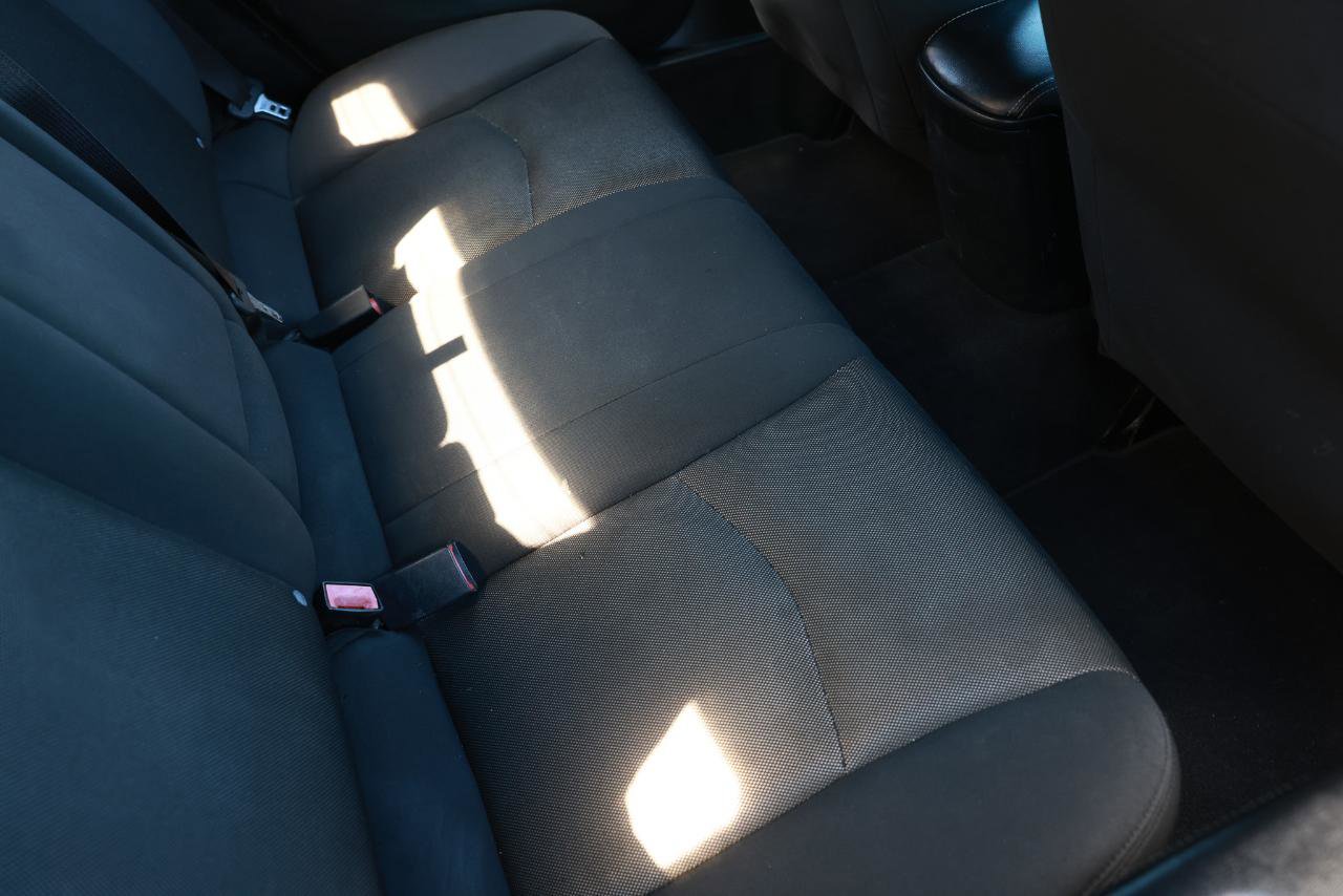 Used 2014 Dodge Avenger SE FWD image 12
