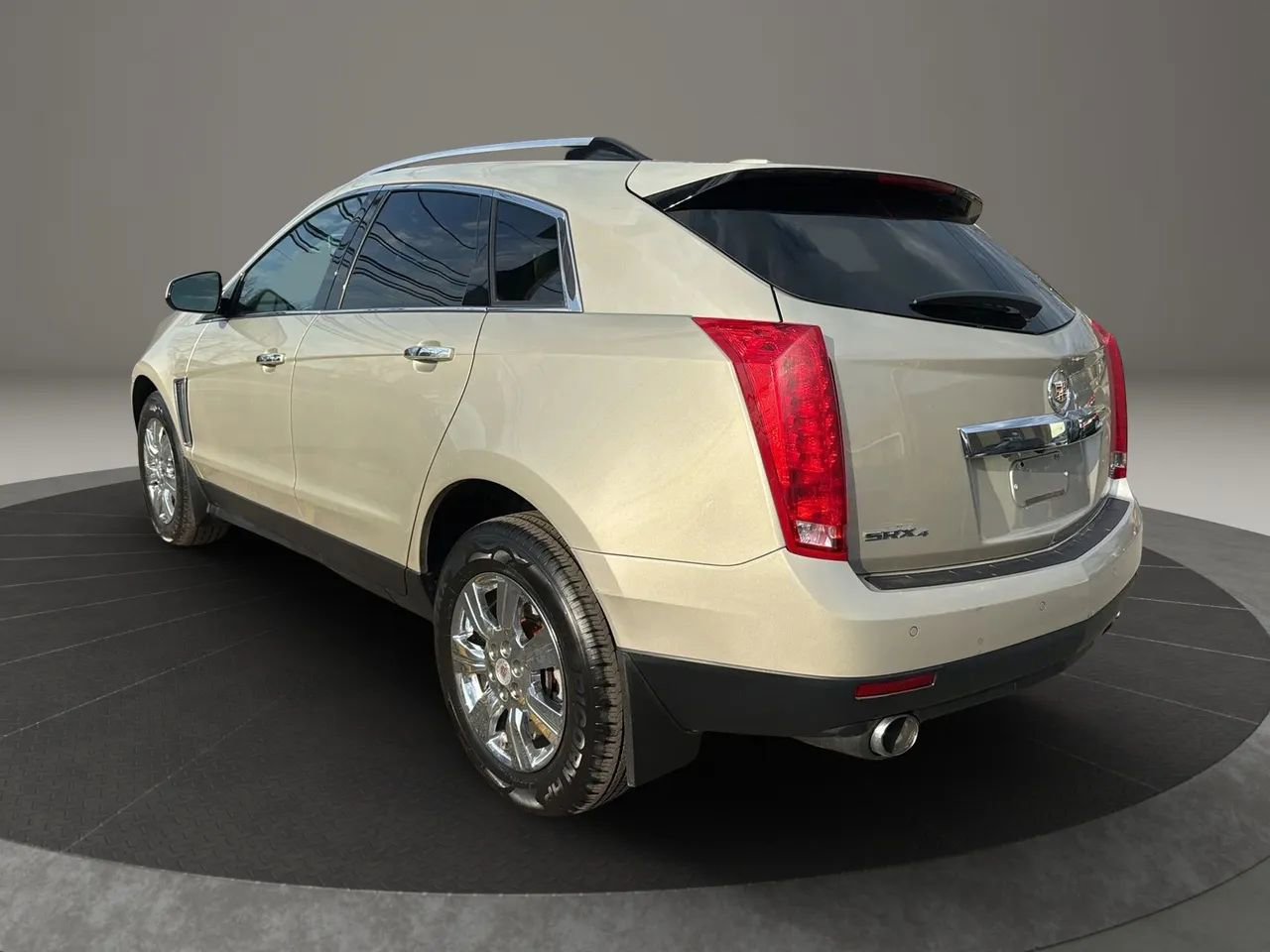 Used 2015 Cadillac SRX Luxury w/ Driver Awareness Package image 7
