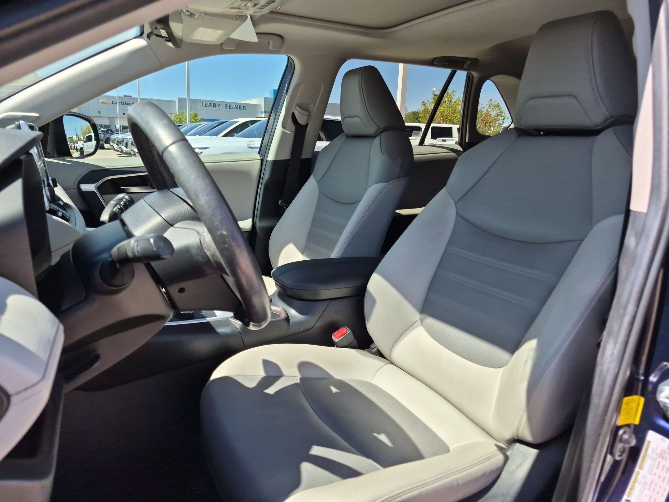 Used 2020 Toyota RAV4 Limited AWD/4WD image 25