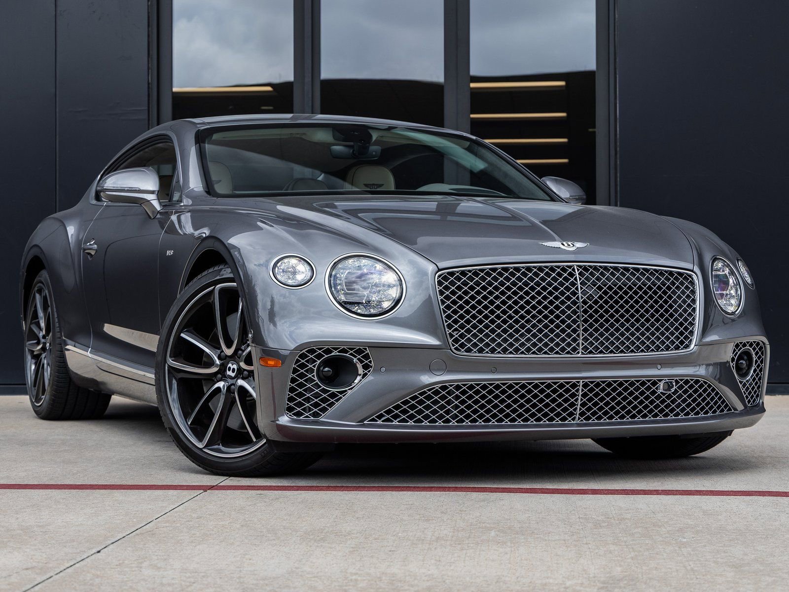 Used 2022 Bentley Continental GT image 2