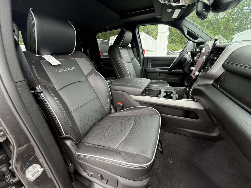 New 2026 RAM 2500 Laramie AWD/4WD image 24