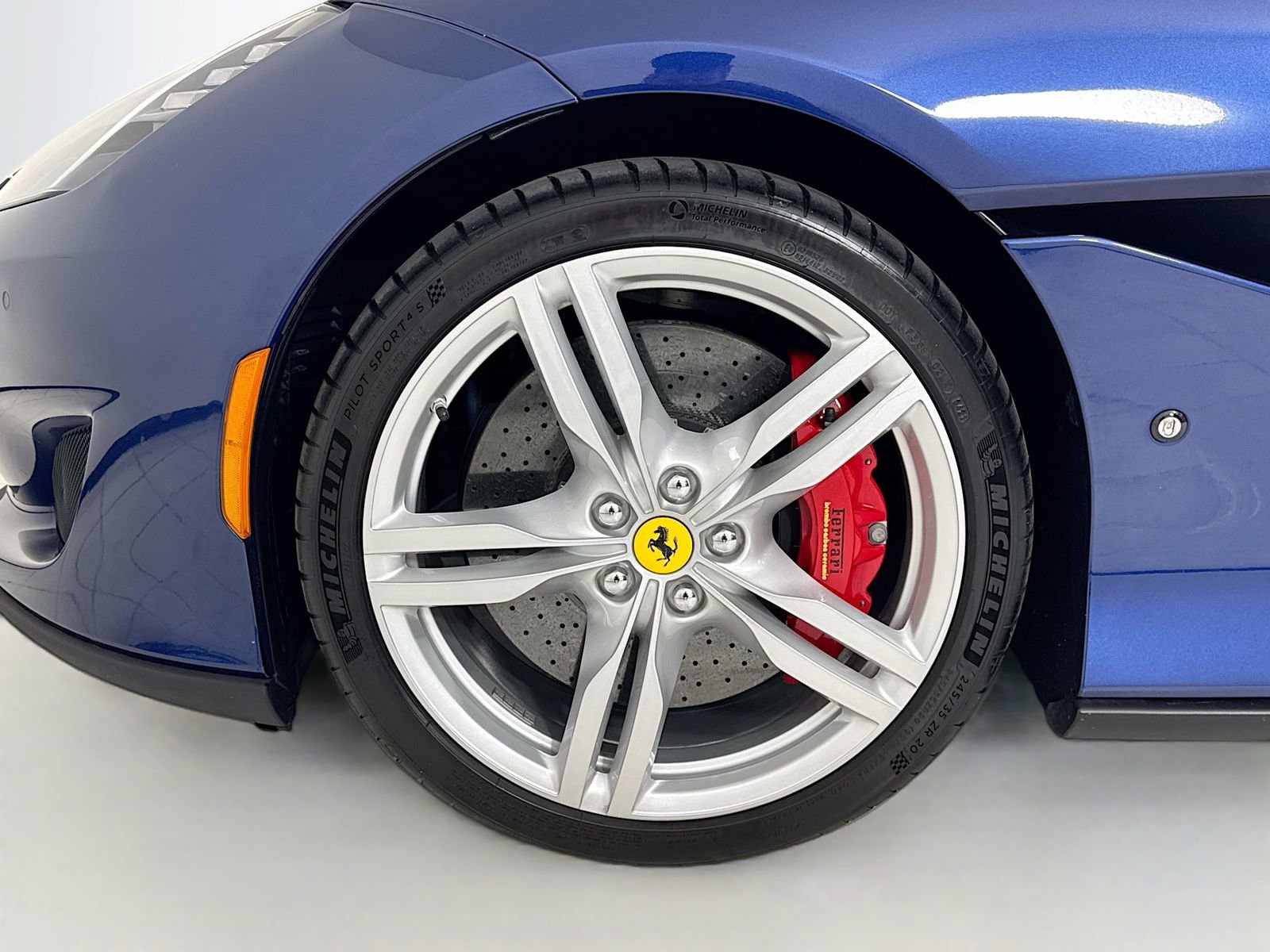 Used 2020 Ferrari Portofino image 9