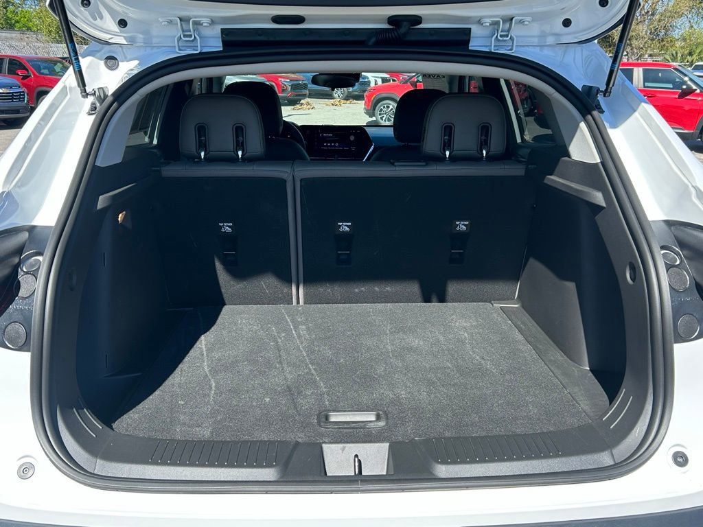 Used 2026 Chevrolet Trax ACTIV w/ Sunroof Package FWD image 11
