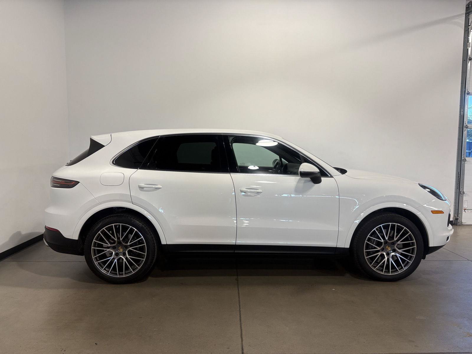 Used 2022 Porsche Cayenne AWD/4WD image 2
