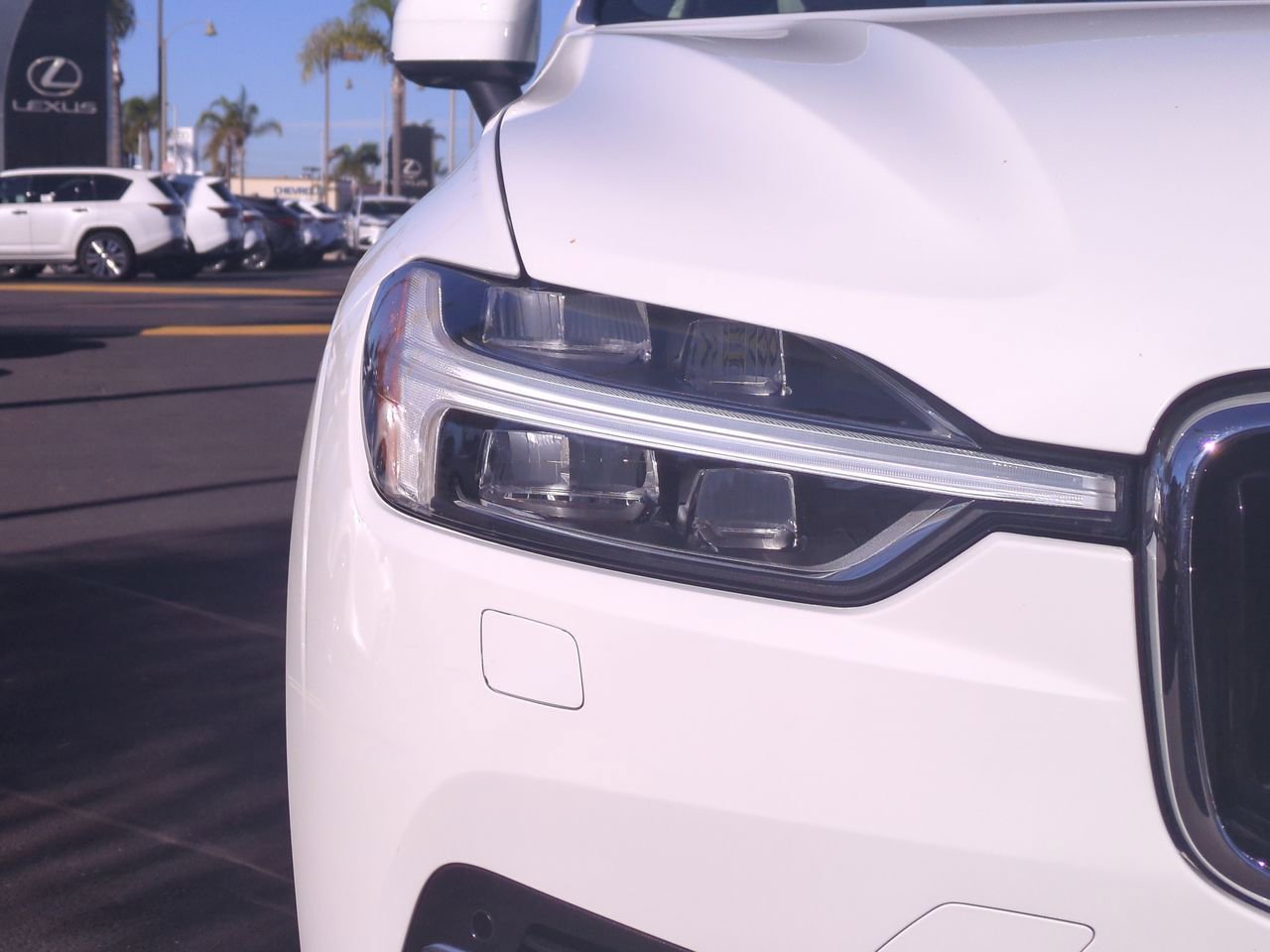 Used 2020 Volvo XC60 T8 Momentum image 11