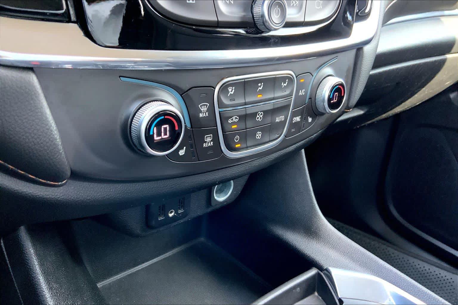 Used 2018 Chevrolet Traverse LT FWD image 34
