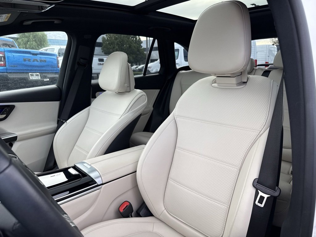 Used 2025 Mercedes-Benz GLC 300 4MATIC image 13