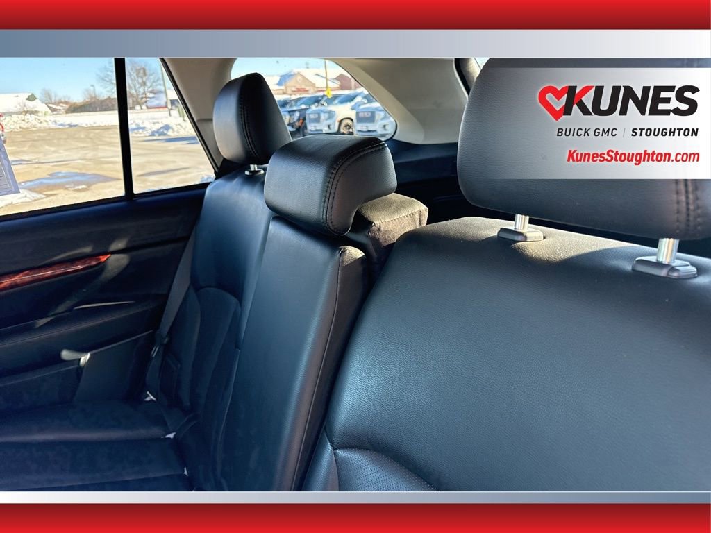 Used 2011 Subaru Outback 2.5i Limited w/ PWR Moonroof Pkg image 38