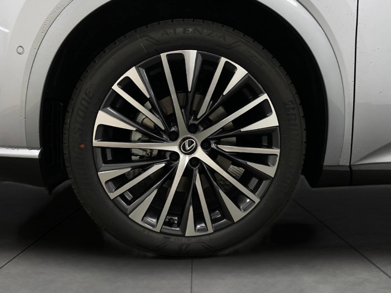 New 2025 Lexus RX 350 AWD image 12