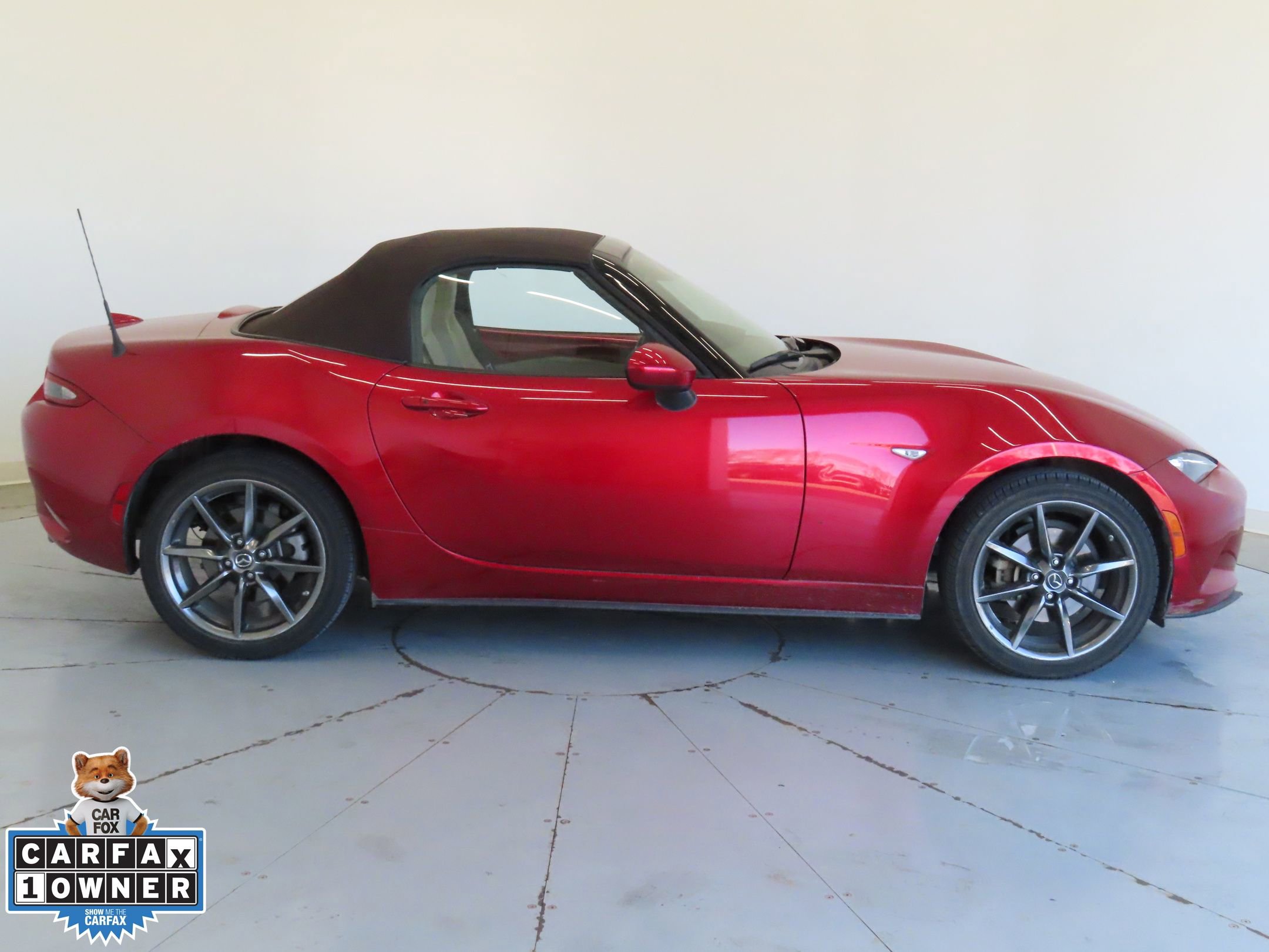 Used 2019 MAZDA MX-5 Miata Grand Touring image 2