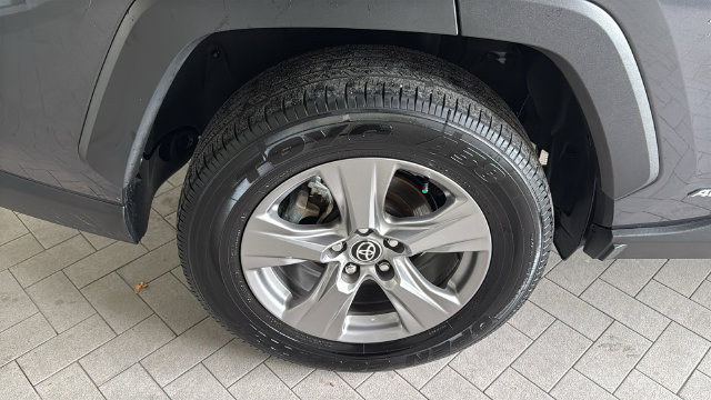 Used 2025 Toyota RAV4 LE AWD/4WD image 12