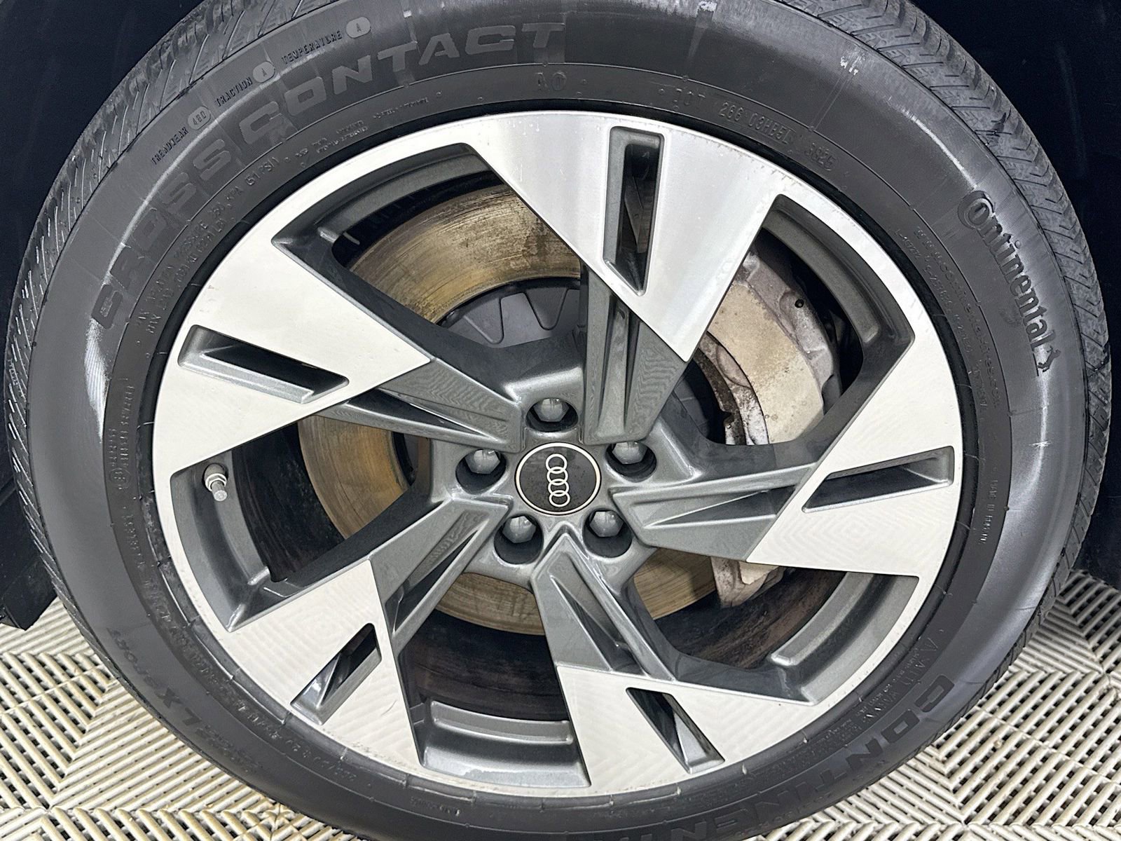 Certified 2023 Audi e-tron Premium w/ Convenience Plus Package image 30