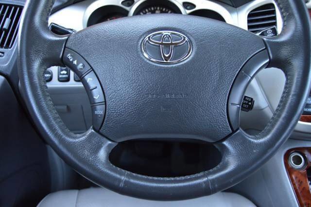 Used 2004 Toyota Highlander Limited image 21