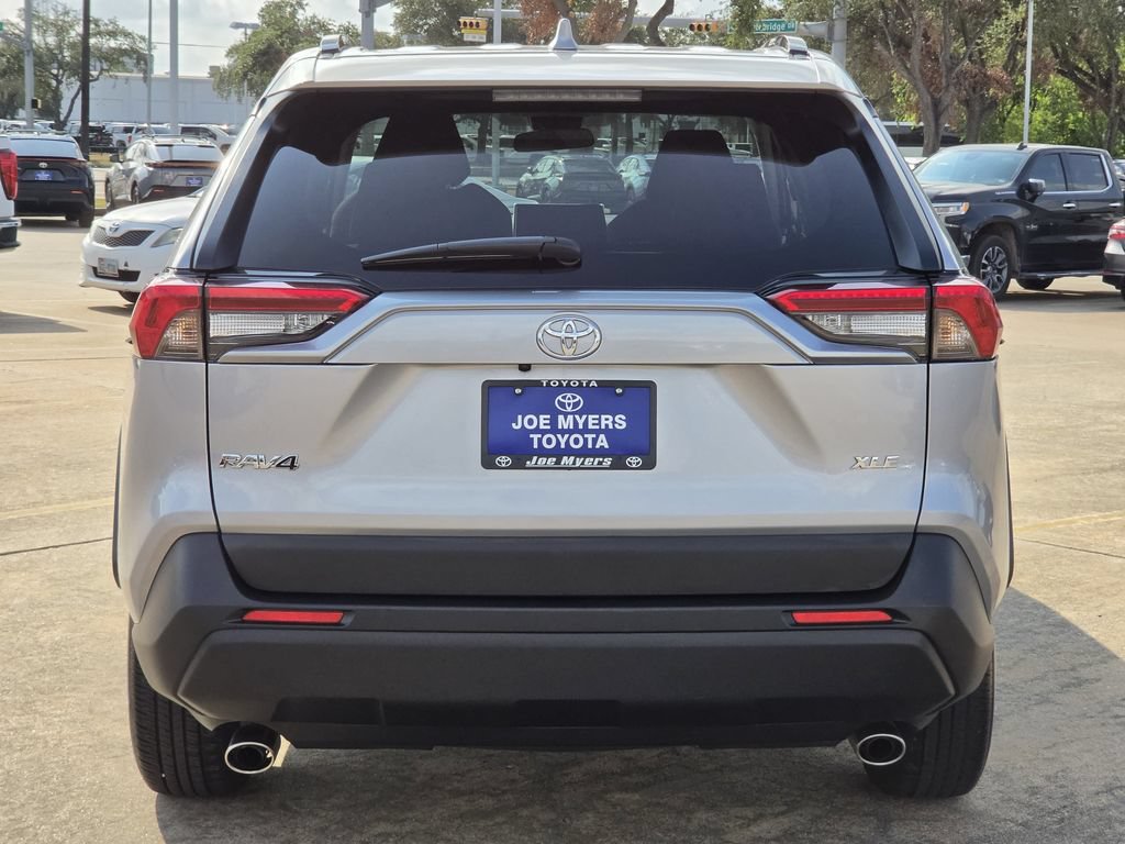 Used 2025 Toyota RAV4 XLE FWD image 8