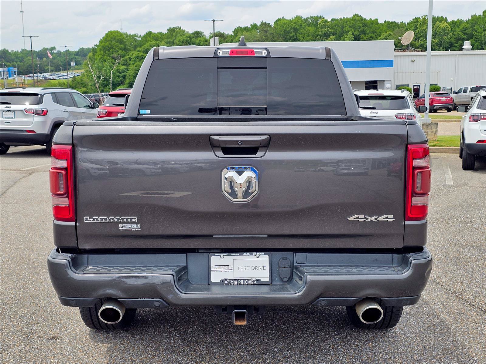 Used 2022 RAM 1500 Laramie w/ Sport Appearance Package AWD/4WD image 12