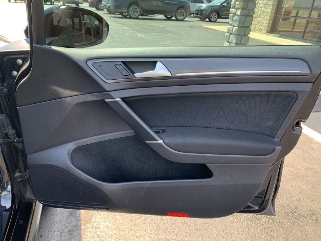 Used 2018 Volkswagen GTI SE FWD image 18