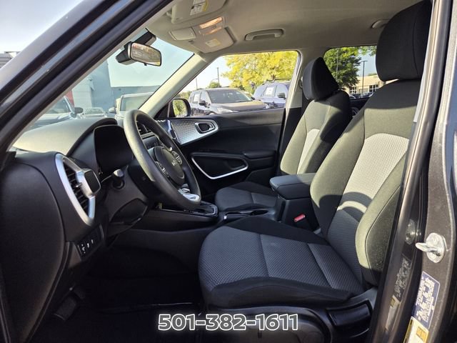 Used 2025 Kia Soul LX w/ LX Technology Package FWD image 9