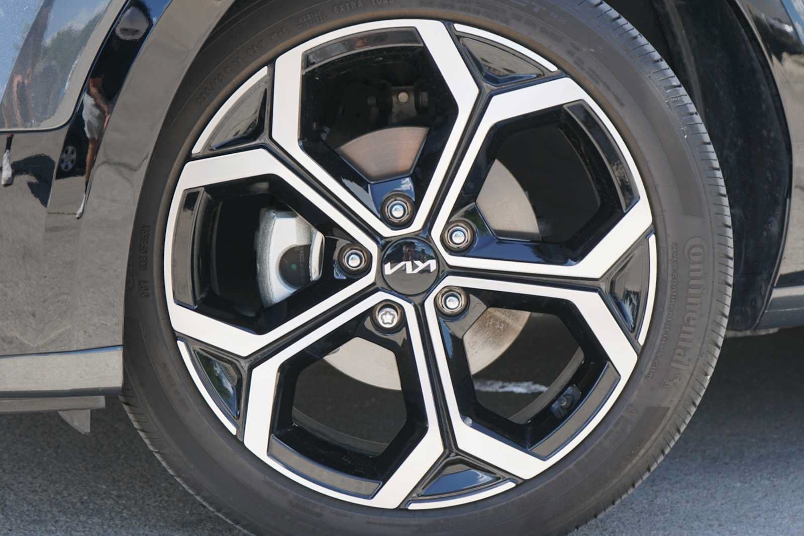 Certified 2024 Kia Niro EX Touring FWD image 2