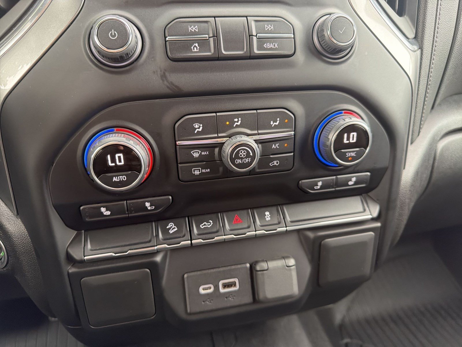 Certified 2022 Chevrolet Silverado 1500 RST w/ LPO, Blackout Package AWD/4WD image 19