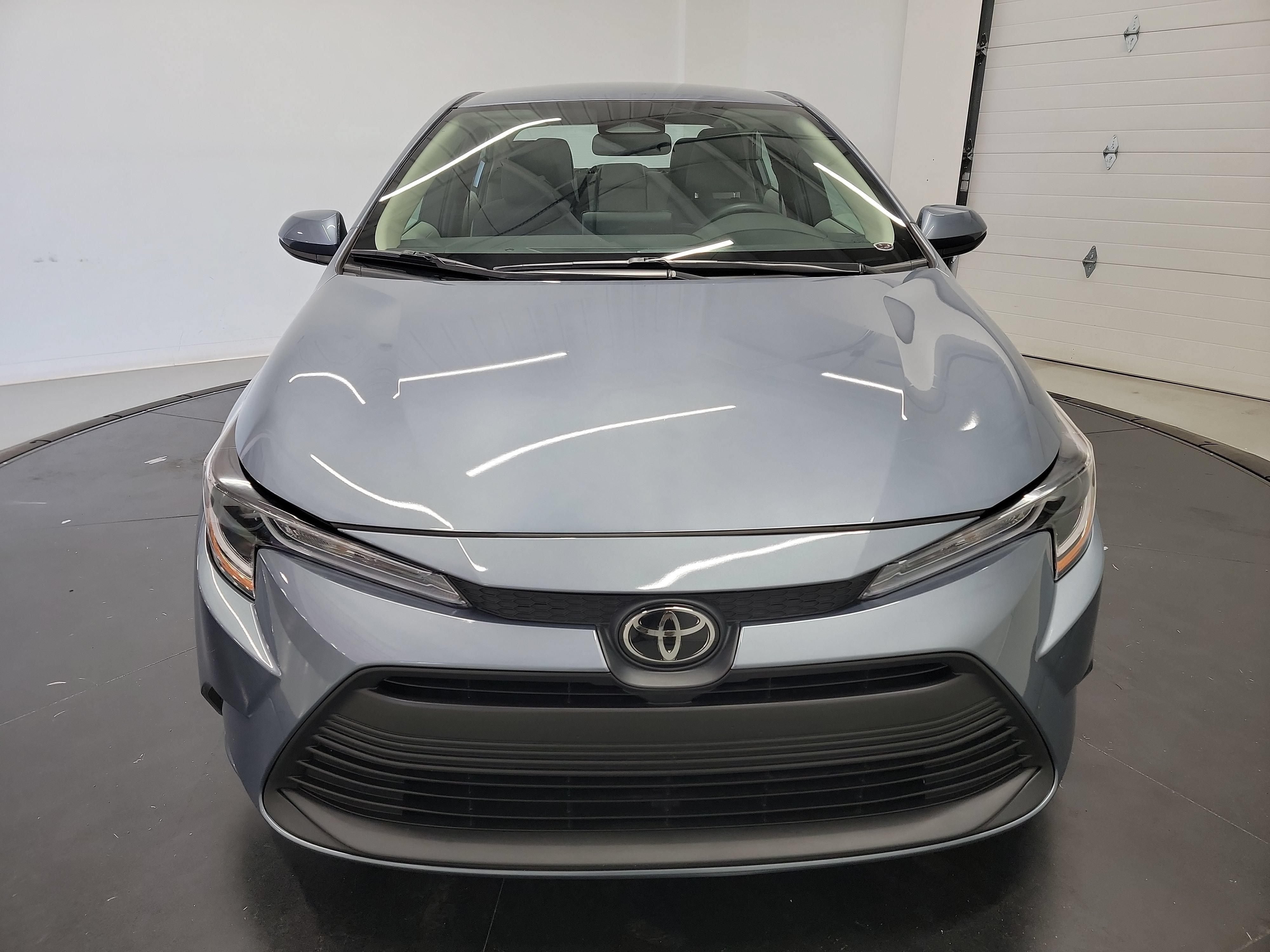Used 2024 Toyota Corolla LE FWD image 2