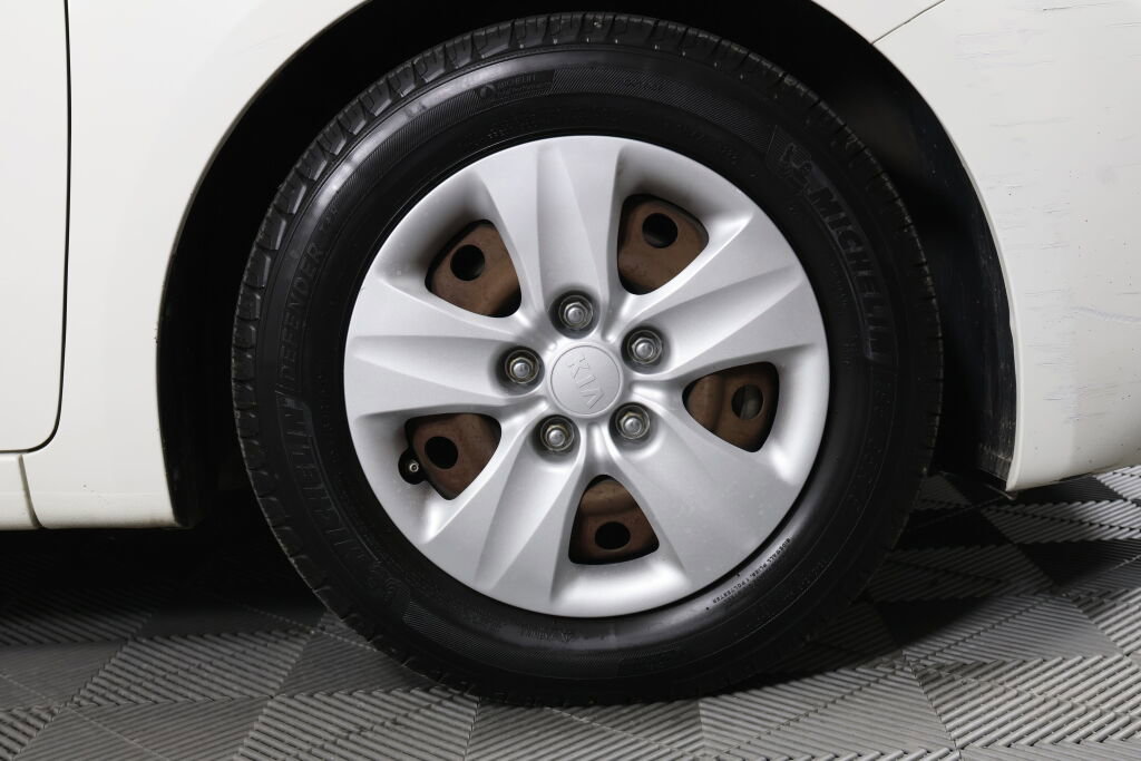 Used 2016 Kia Forte LX image 6