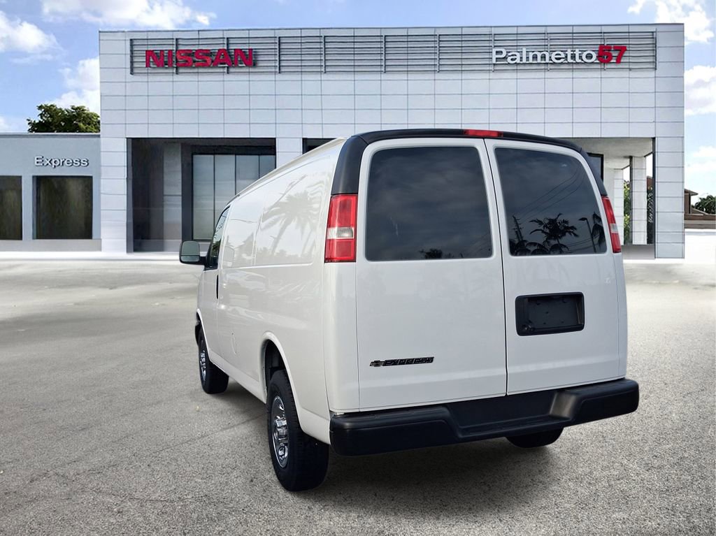 Used 2021 Chevrolet Express 2500 w/ Driver Convenience Package RWD image 4