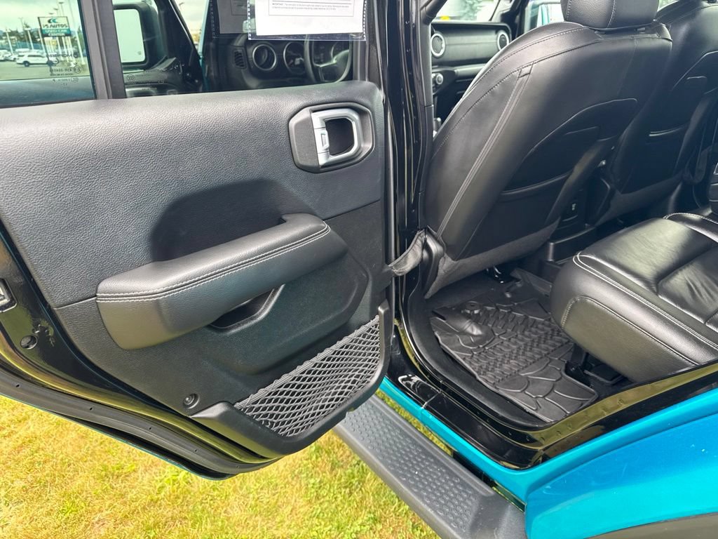 Used 2018 Jeep Wrangler Unlimited Sahara w/ Cold Weather Group AWD/4WD image 35