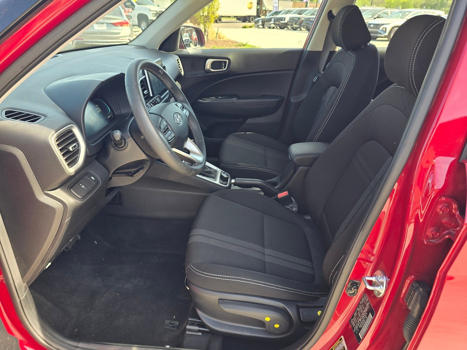 Used 2025 Hyundai Venue SEL FWD image 11
