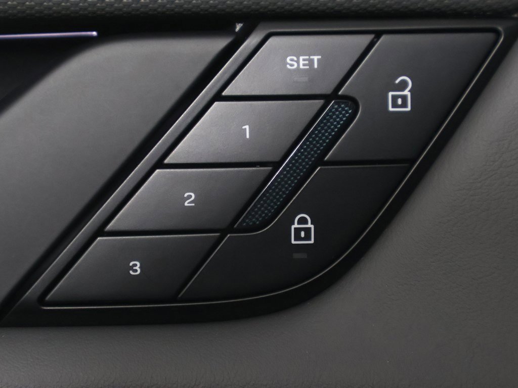 Used 2023 Porsche Taycan image 38