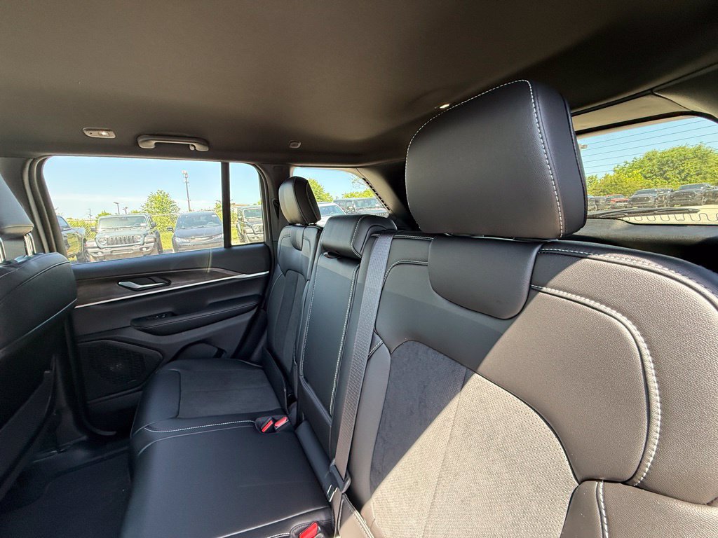 New 2026 Jeep Grand Cherokee Altitude AWD/4WD image 23
