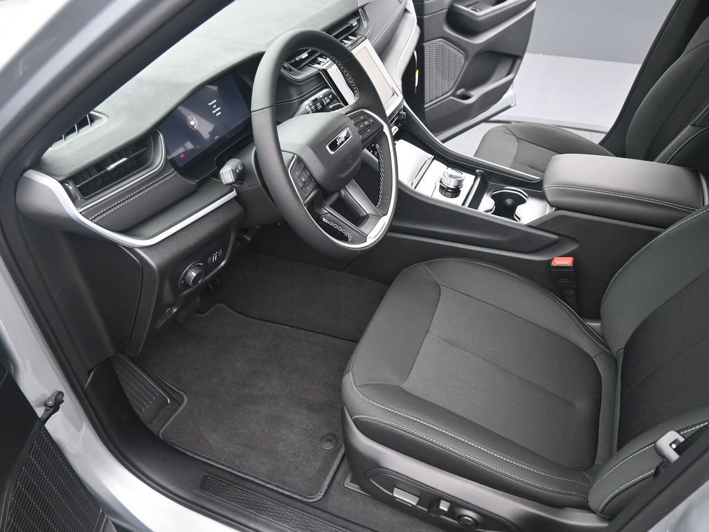 New 2025 Jeep Grand Cherokee L Laredo w/ Luxury Tech Group I image 9