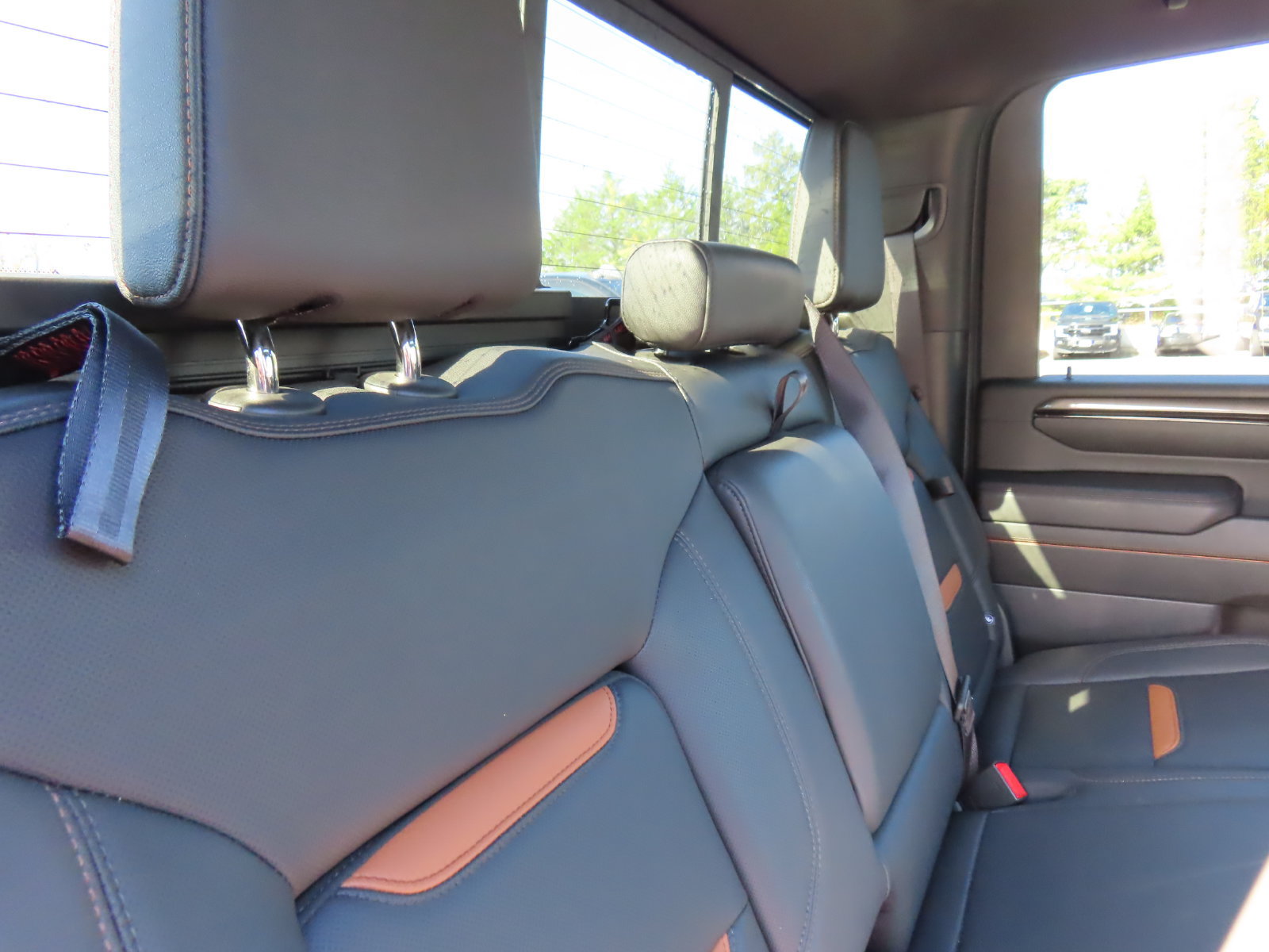 Used 2024 GMC Sierra 2500 AT4 w/ AT4 Premium Plus Package AWD/4WD image 40