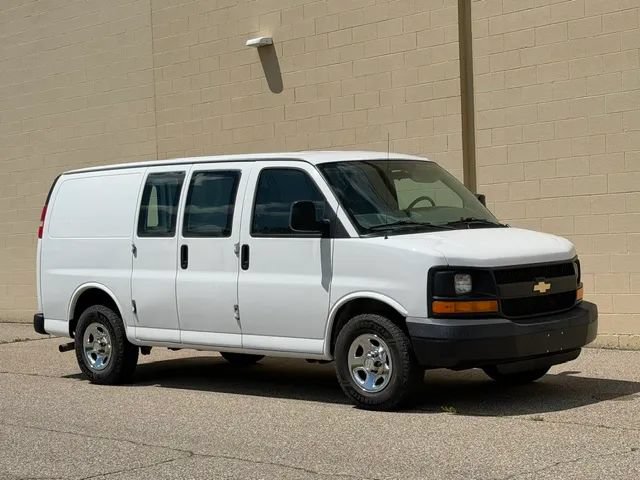 Used 2007 Chevrolet Express 1500 RWD image 2