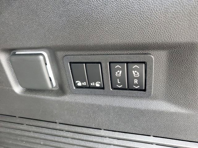 Used 2022 Chevrolet Tahoe Z71 w/ Luxury Package image 33