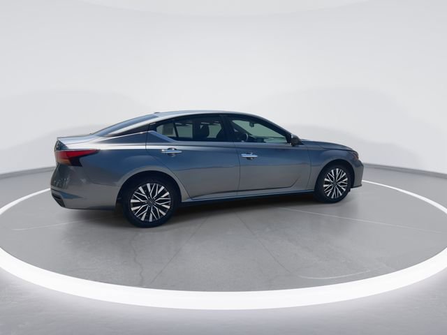 Used 2024 Nissan Altima 2.5 SV FWD image 8
